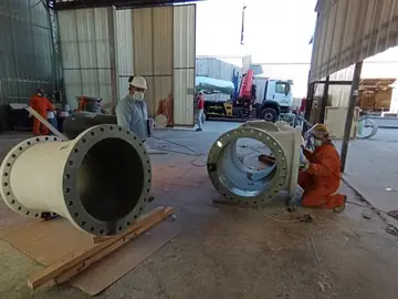 Spools de FRP de gran diámetro en revisión en taller