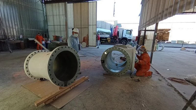 Spools de FRP de gran diámetro en revisión en taller