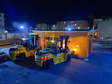 Maniobra nocturna de carga de una sala eléctrica